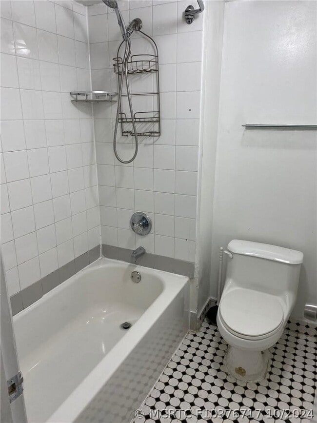 Building Photo - 290 Racquet Club Rd