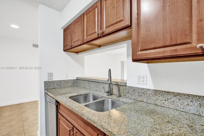 Building Photo - 949 Riverside Dr