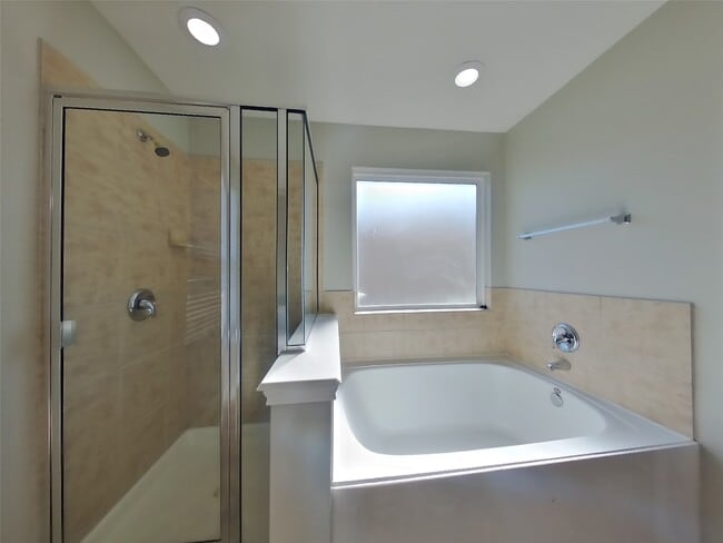 Building Photo - 10914 Tipton Oaks Dr