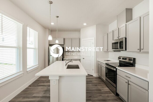 Building Photo - 3 Bedroom Pet-Friendly Home in Deland, FL with Main Street Renewal