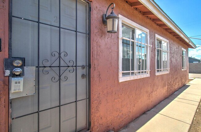 Building Photo - 1501 E Roosevelt St