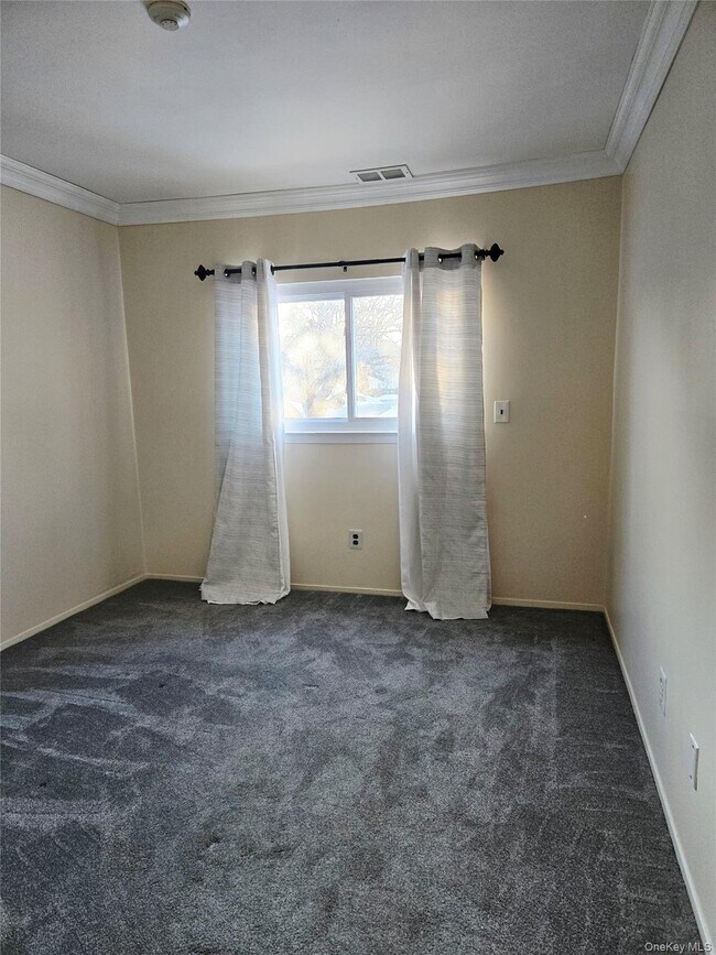 Building Photo - 199 Pointe Cir N