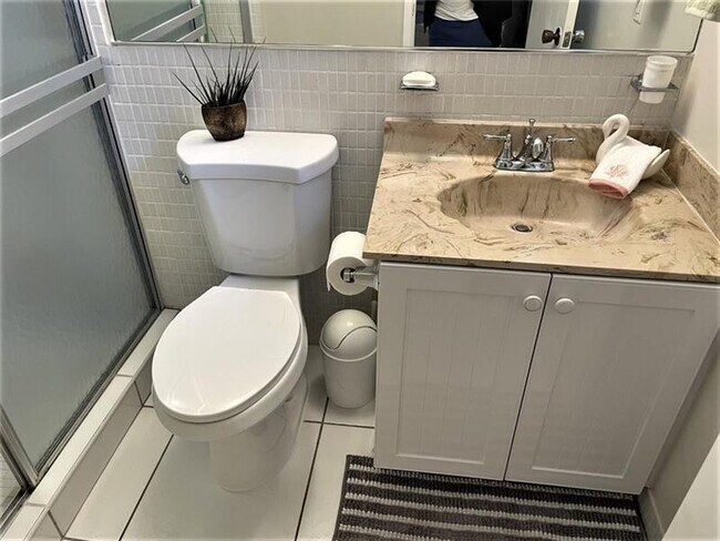 Building Photo - 255 S Cypress Rd