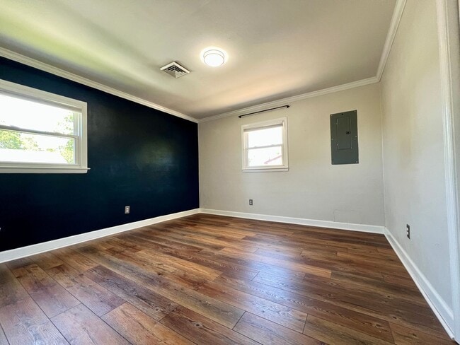 Building Photo - Charming Rancher in the Heart of Colonial Place