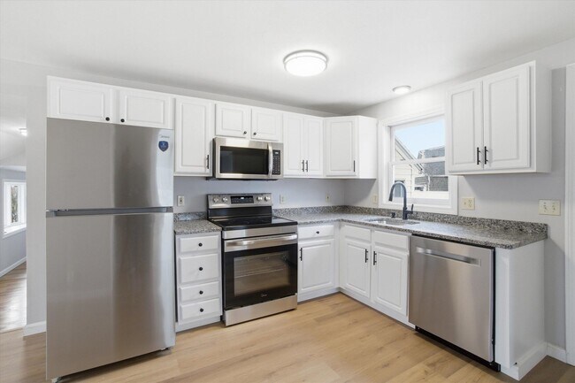 Building Photo - 14 Plummer Rd