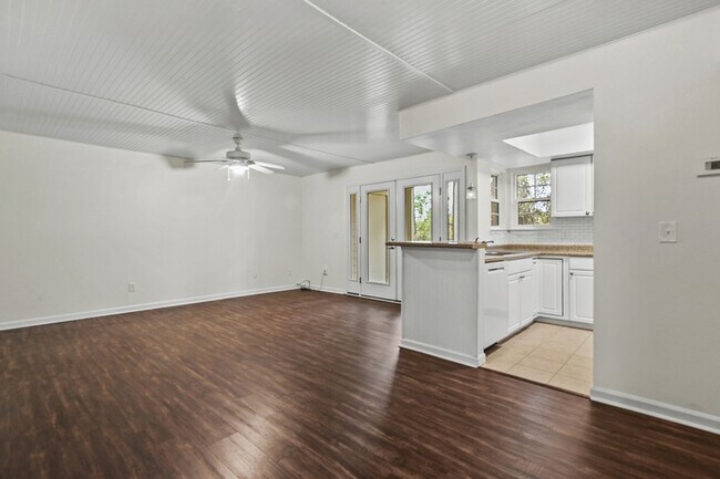 Building Photo - 1878 Montclair Dr