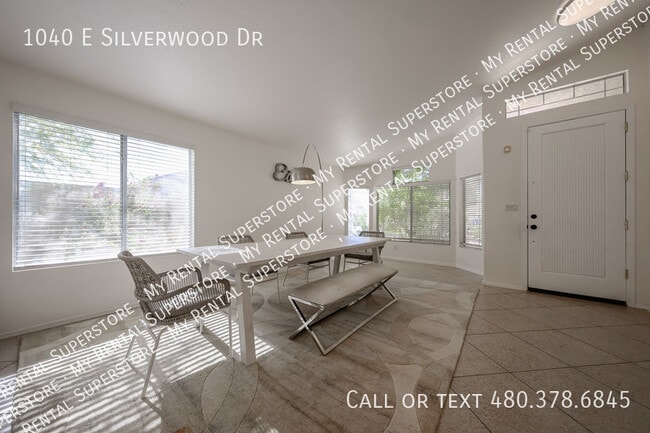 Building Photo - 1040 E Silverwood Dr