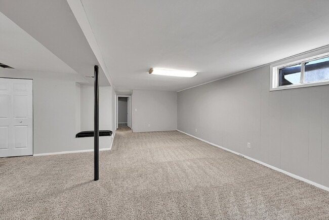 Building Photo - $2,675 - 4 Bed, 2 Bath Home in Aurora with...