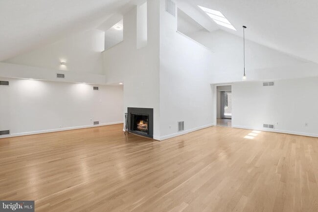 Building Photo - 11311 Harborside Cluster