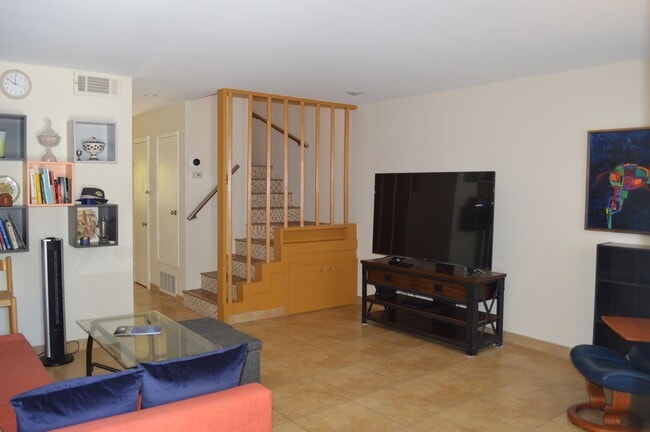 Building Photo - Casa de Oro in Little Tuscany, SEASONAL/MO...