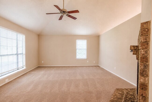 Building Photo - 1410 Flameleaf Dr