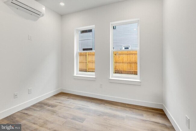 Building Photo - 2214 N Front St