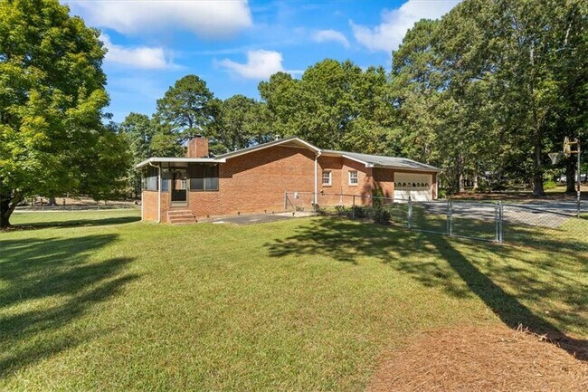 Building Photo - 3929 Lenora Church Rd