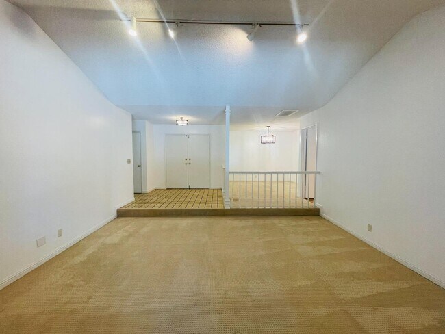 Building Photo - 1150 Stafford Dr