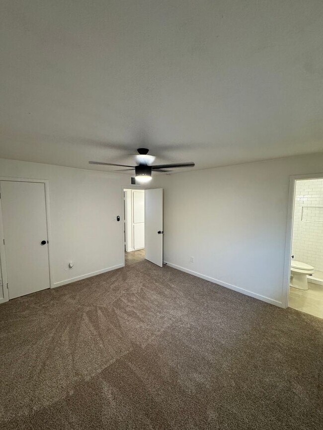 Building Photo - Fully upgraded home with garage!