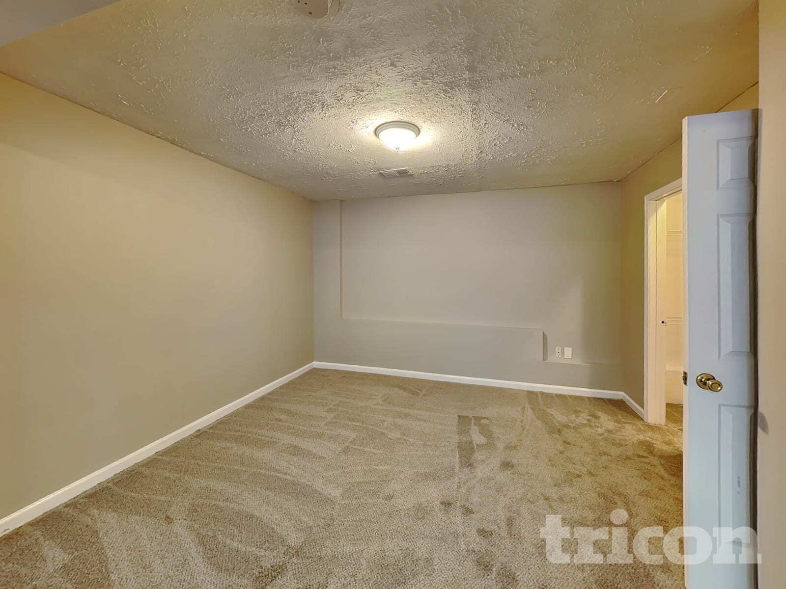 Building Photo - 1330 Ling Dr