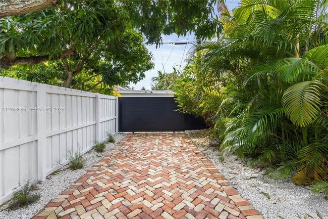 Building Photo - 1618 SW 18th St