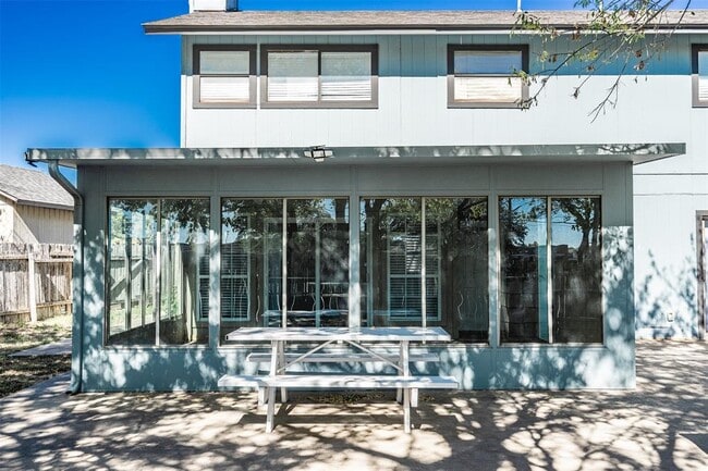 Building Photo - 2106 Lamplight Village Cir