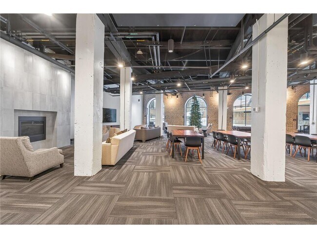 Building Photo - 404 N Washington Ave