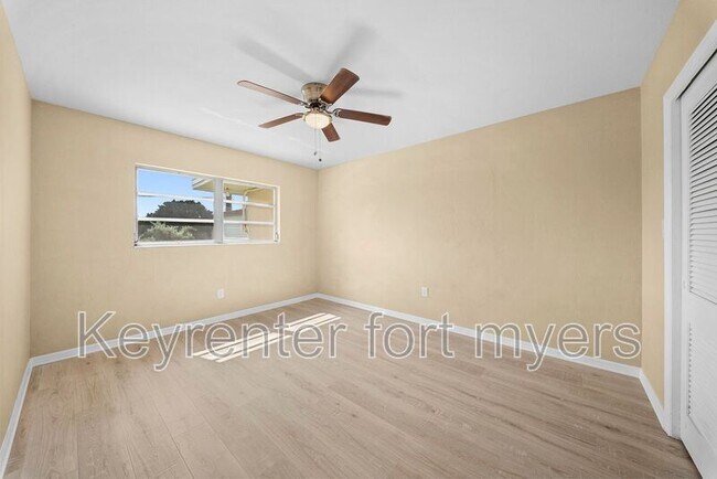 Building Photo - 275 Lakeview Dr