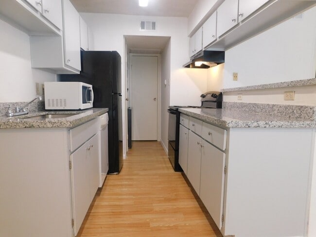 Building Photo - 12660 Ashford Point Dr
