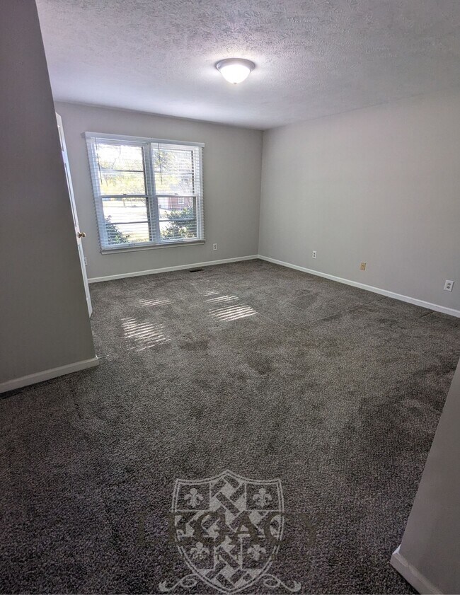 Building Photo - 502 Irongate Blvd