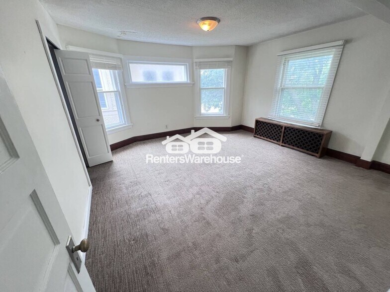 Building Photo - 3225 Hennepin Ave