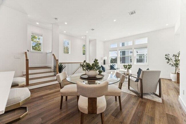 Building Photo - 2125 Hoskins Dr