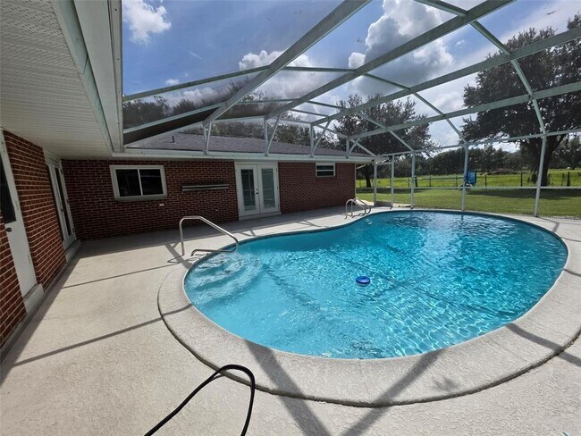 Building Photo - 25601 Laylaine Dr