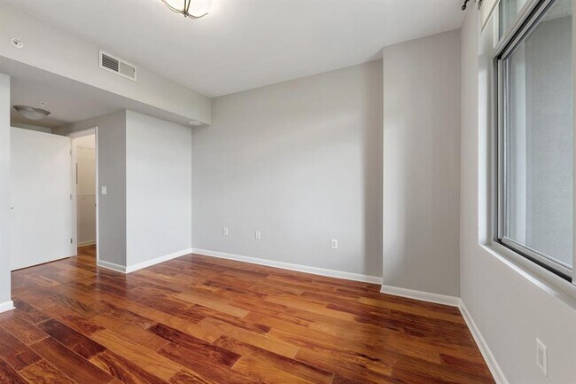 Building Photo - 54 Rainey St