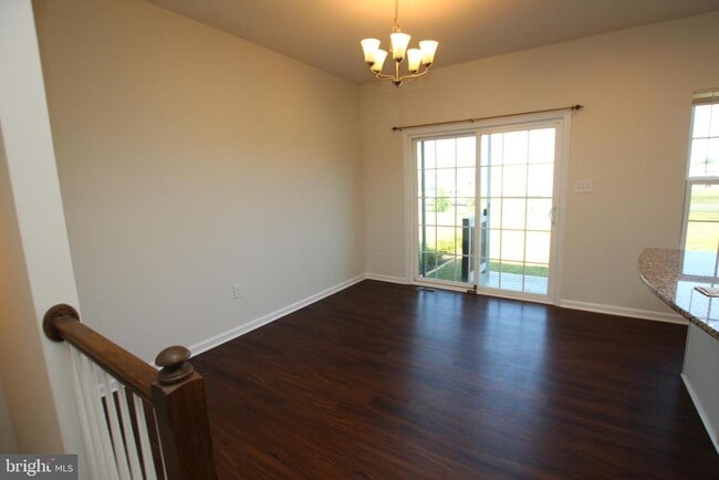 Building Photo - 30111 Plantation Dr