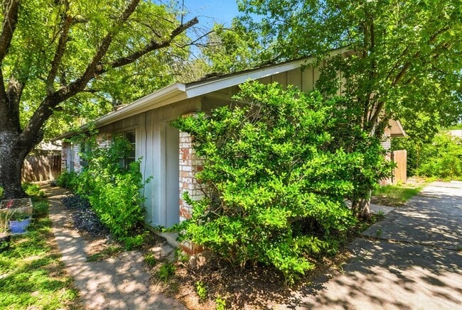 Building Photo - 2600 Brickford Cove