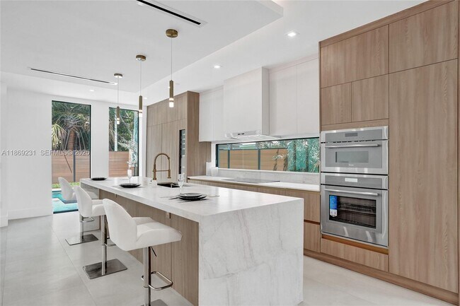 Building Photo - 1825 NE 26th Ave