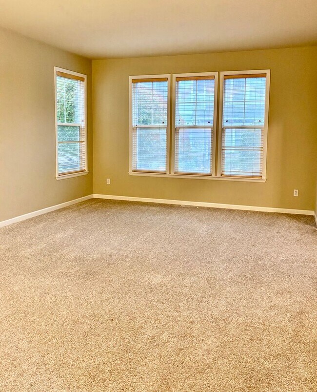 Building Photo - 4 Bed / 2.5 Bath Kirkland single family ho...