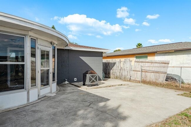 Building Photo - 3332 Chauncy Rd