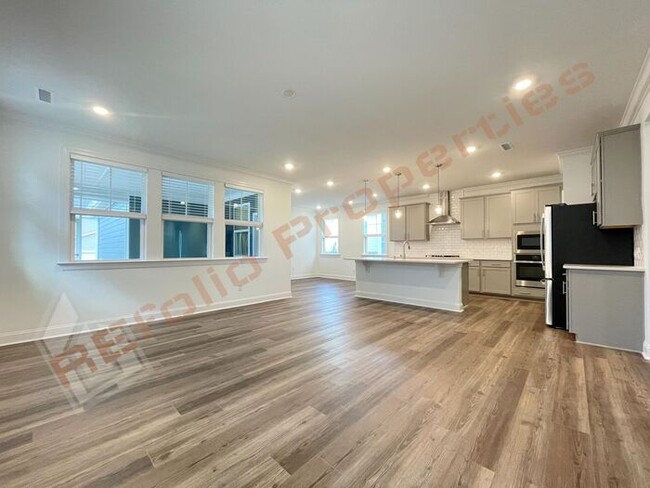 Building Photo - Beautiful Brand New 4 Bedroom, 3 Bathroom ...