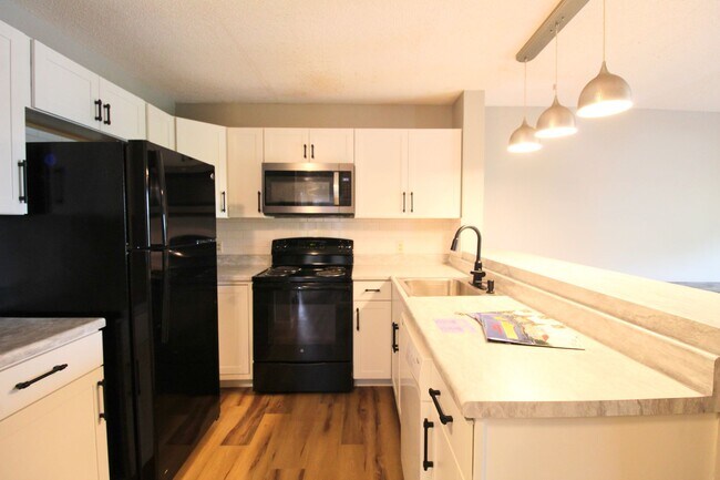 Building Photo - 1348 Hunters Rd