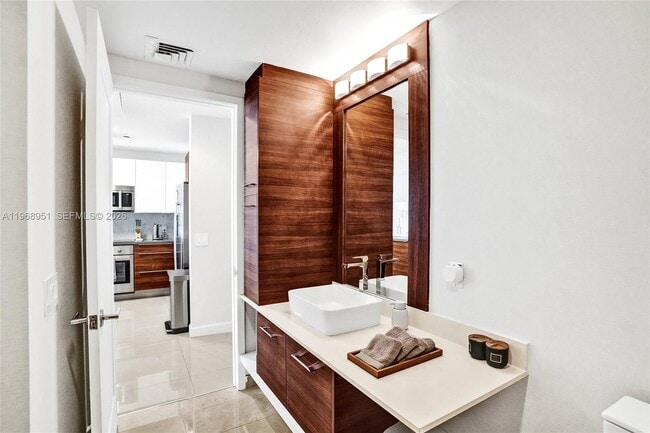 Building Photo - 601 NE 27th St