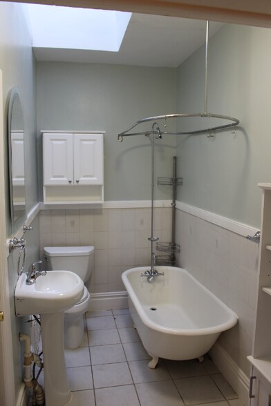 Building Photo - 1015 E 10th Ave