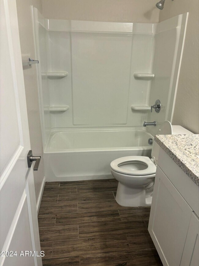 Building Photo - 2002 E Brooklyn Dr