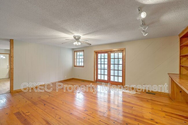 Building Photo - 1132 Children Rd