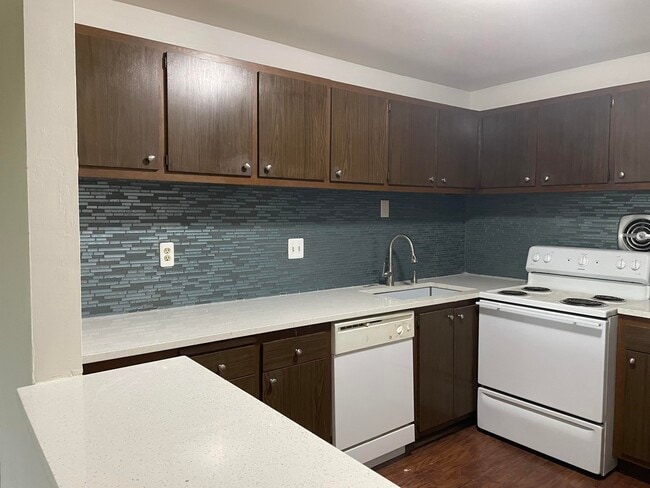 Building Photo - 1315 E Elmdale Ct