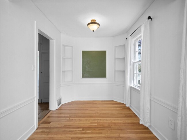 Building Photo - Spacious 4-Bedroom Home w/large Outdoor Sp...
