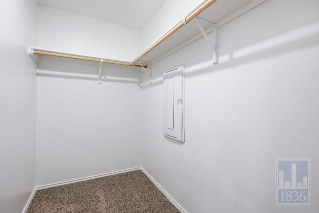 Building Photo - 306 Constanza Trl