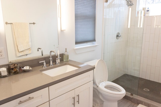 Building Photo - 1409 Singleton Ave