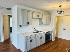 Building Photo - 305 Houma Blvd