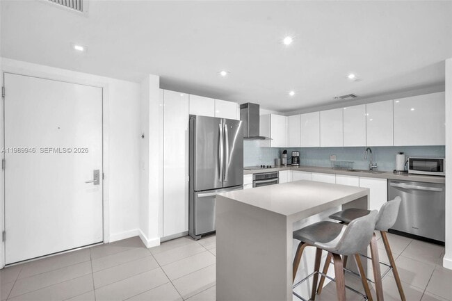 Building Photo - 1600 NE 1st Ave