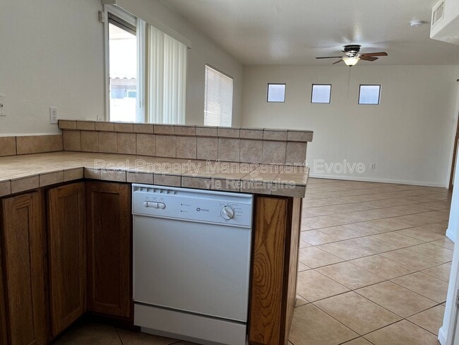 Building Photo - 10621 W Poinsettia Dr