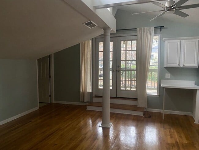 Building Photo - 883 Monroe Dr NE