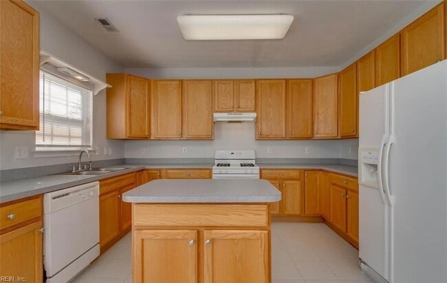 Building Photo - 2305 Bizzone Cir